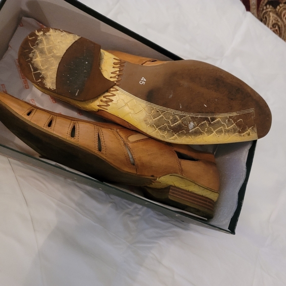 Fiesso slip on shoe's. Great condition - Picture 3 of 3